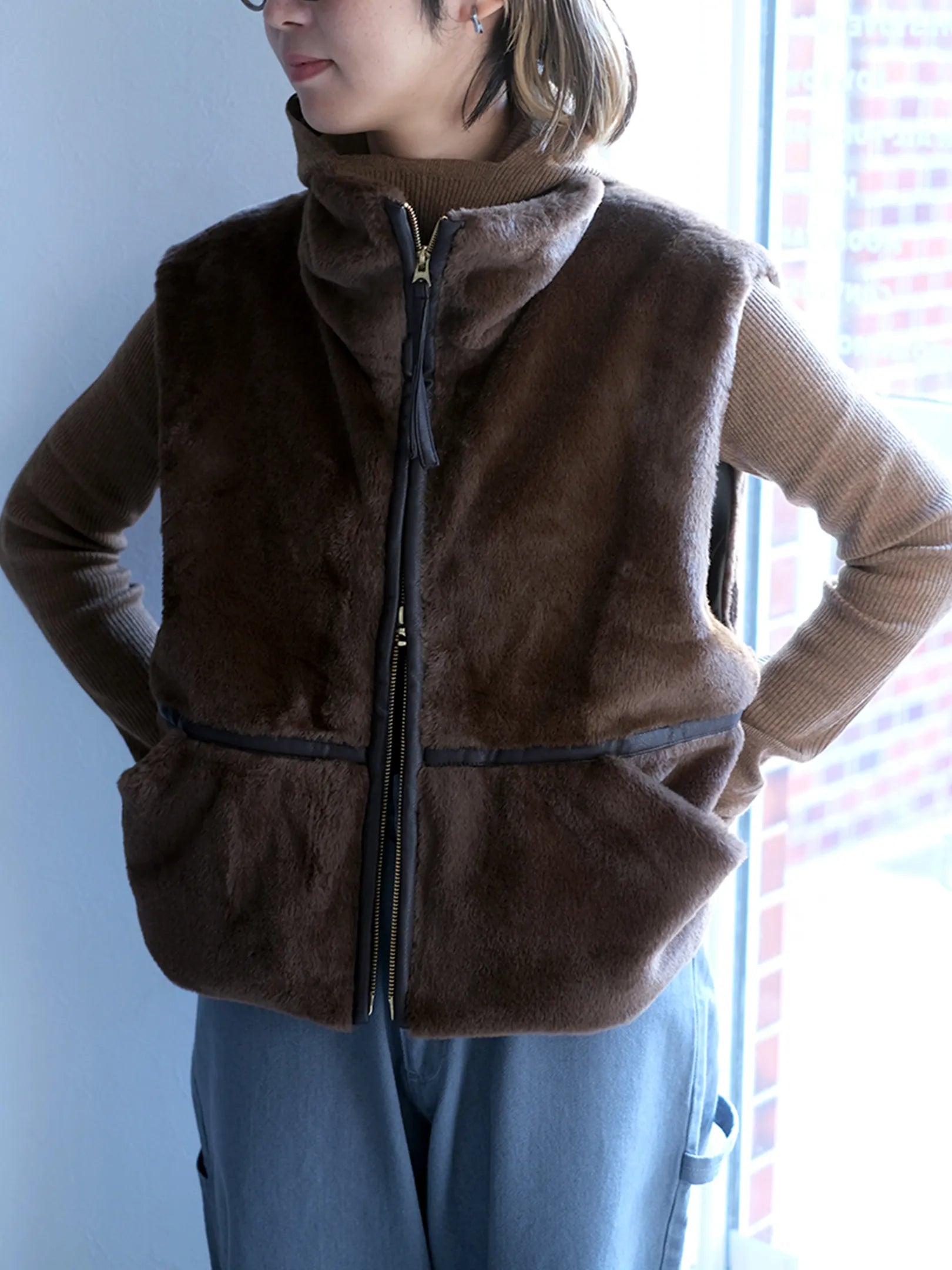 Kha:ki "STAND COLLAR FUR VEST"