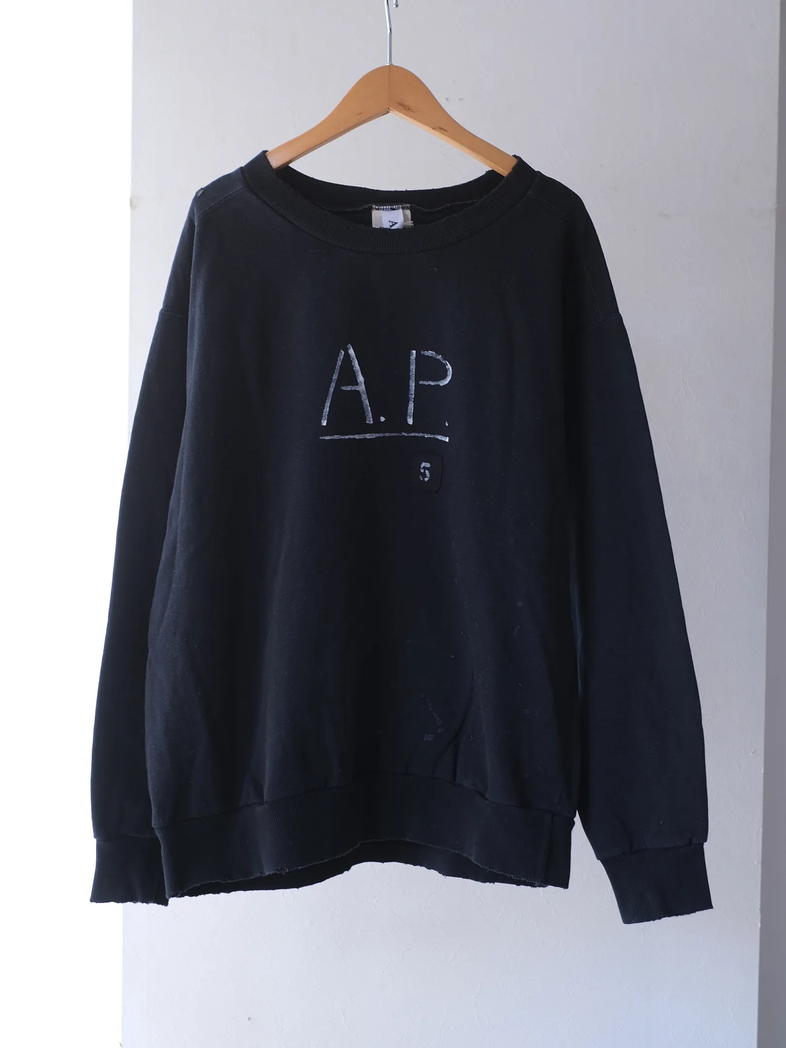 ARTE POVERA "A.P 10YEARS DAMEGED SWEAT (2colors)"
