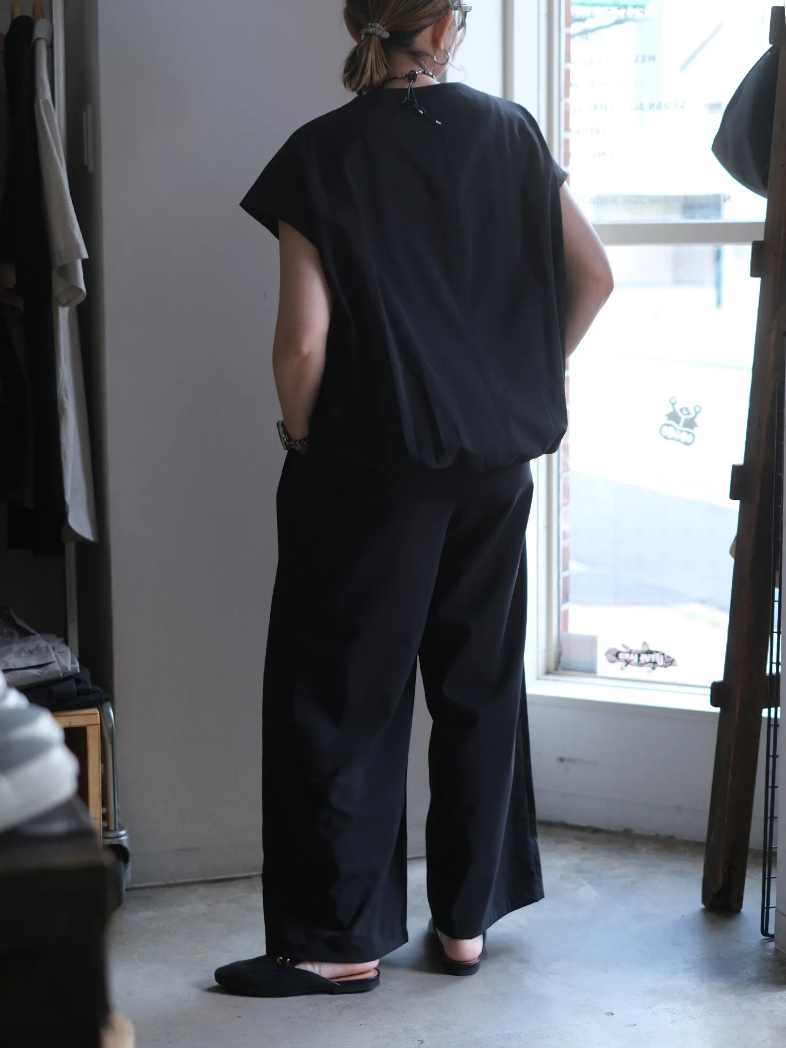 manon "TAFFETA TWO TUCK WIDE PANTS"(2colors)