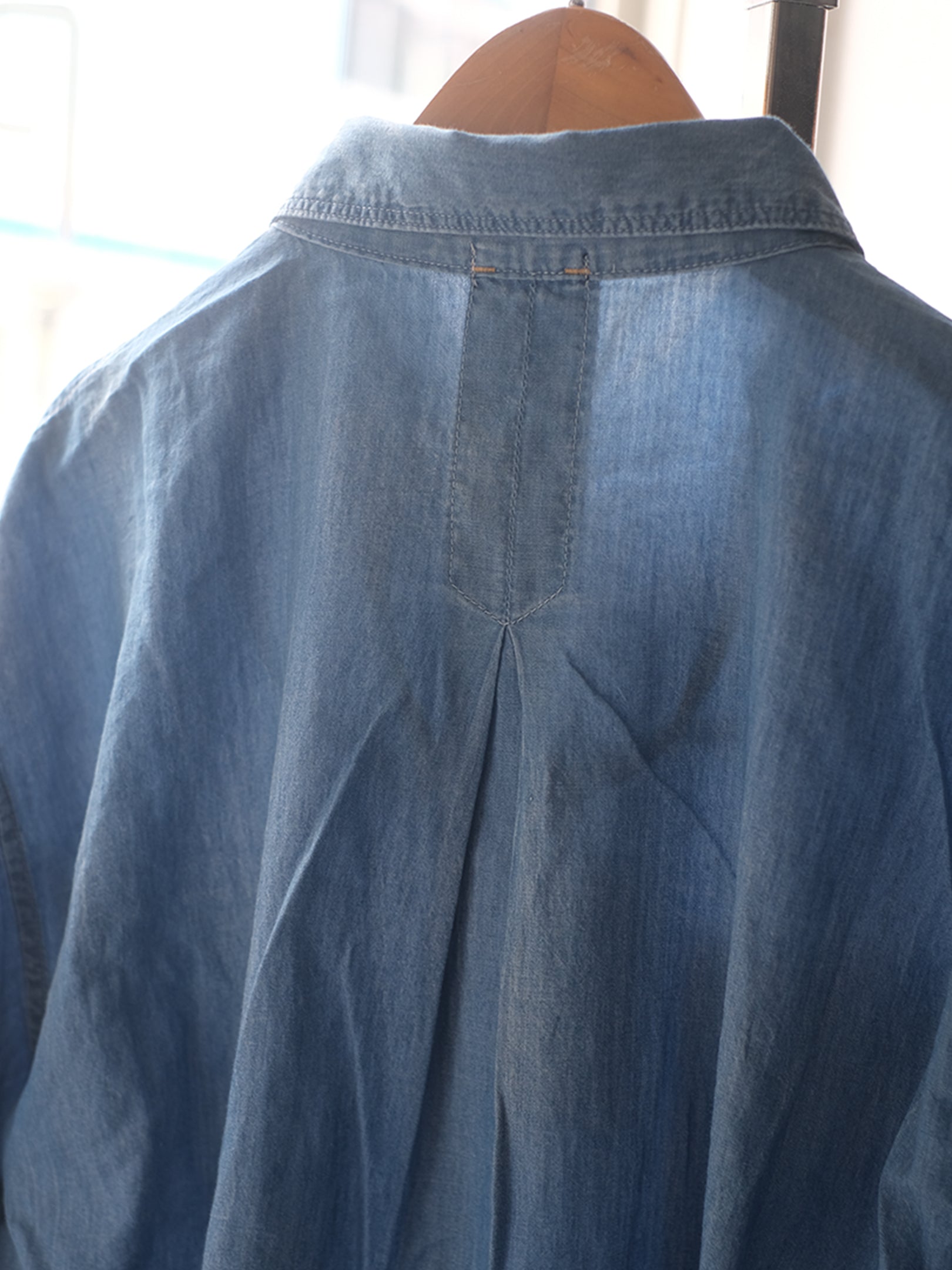 Kha:ki "2WAY WIDE DENIM SHIRT"