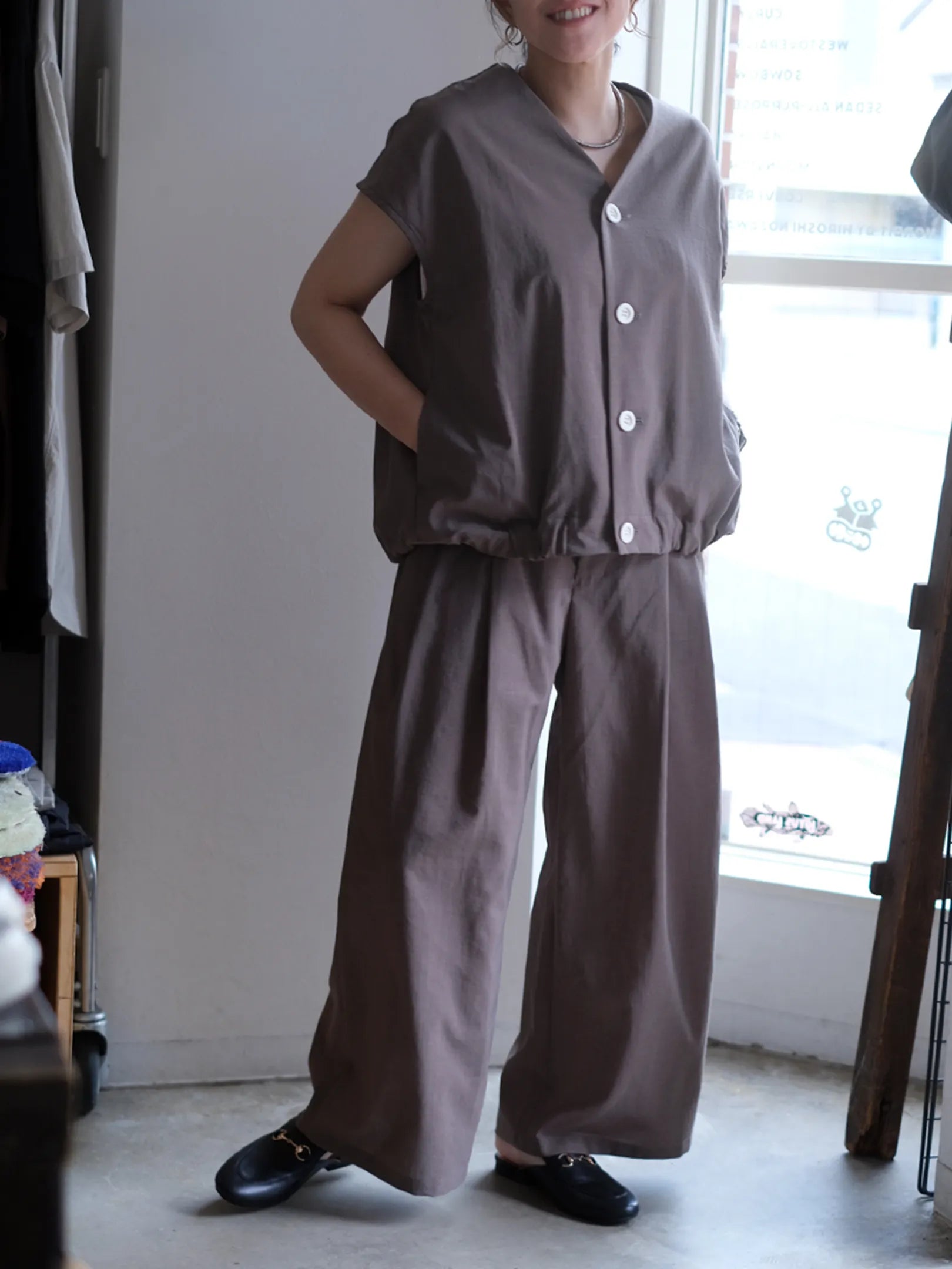 manon "TAFFETA TWO TUCK WIDE PANTS"(2colors)