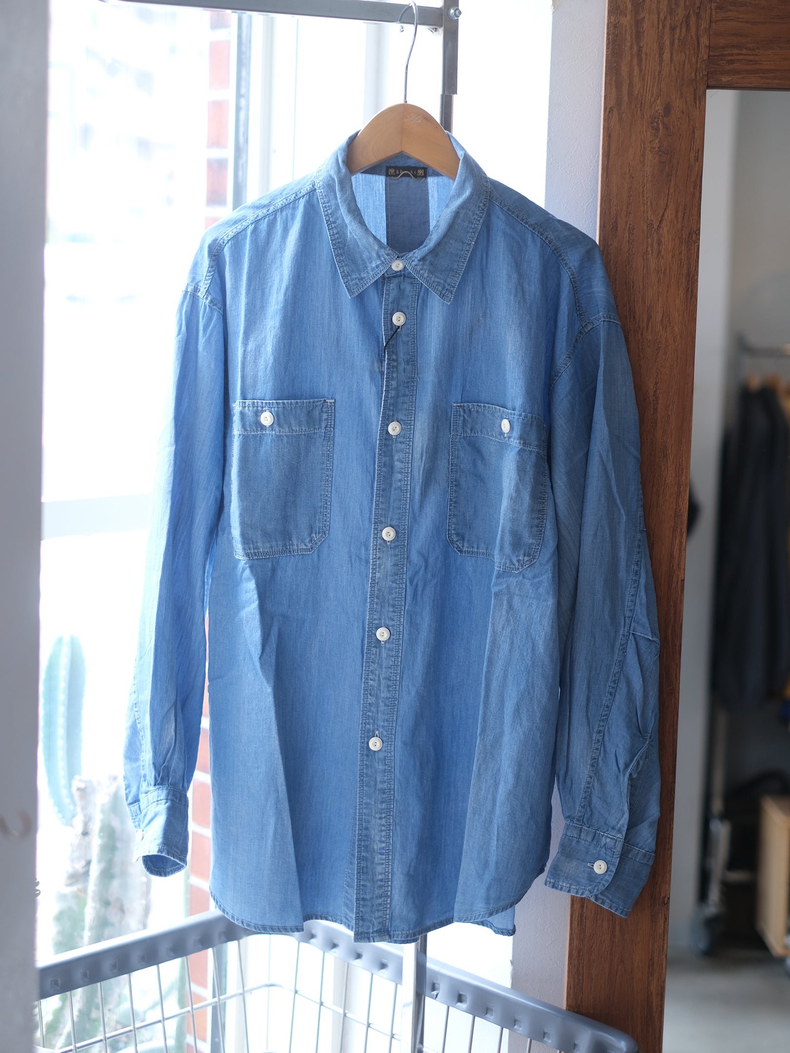 Kha:ki "2WAY WIDE DENIM SHIRT"