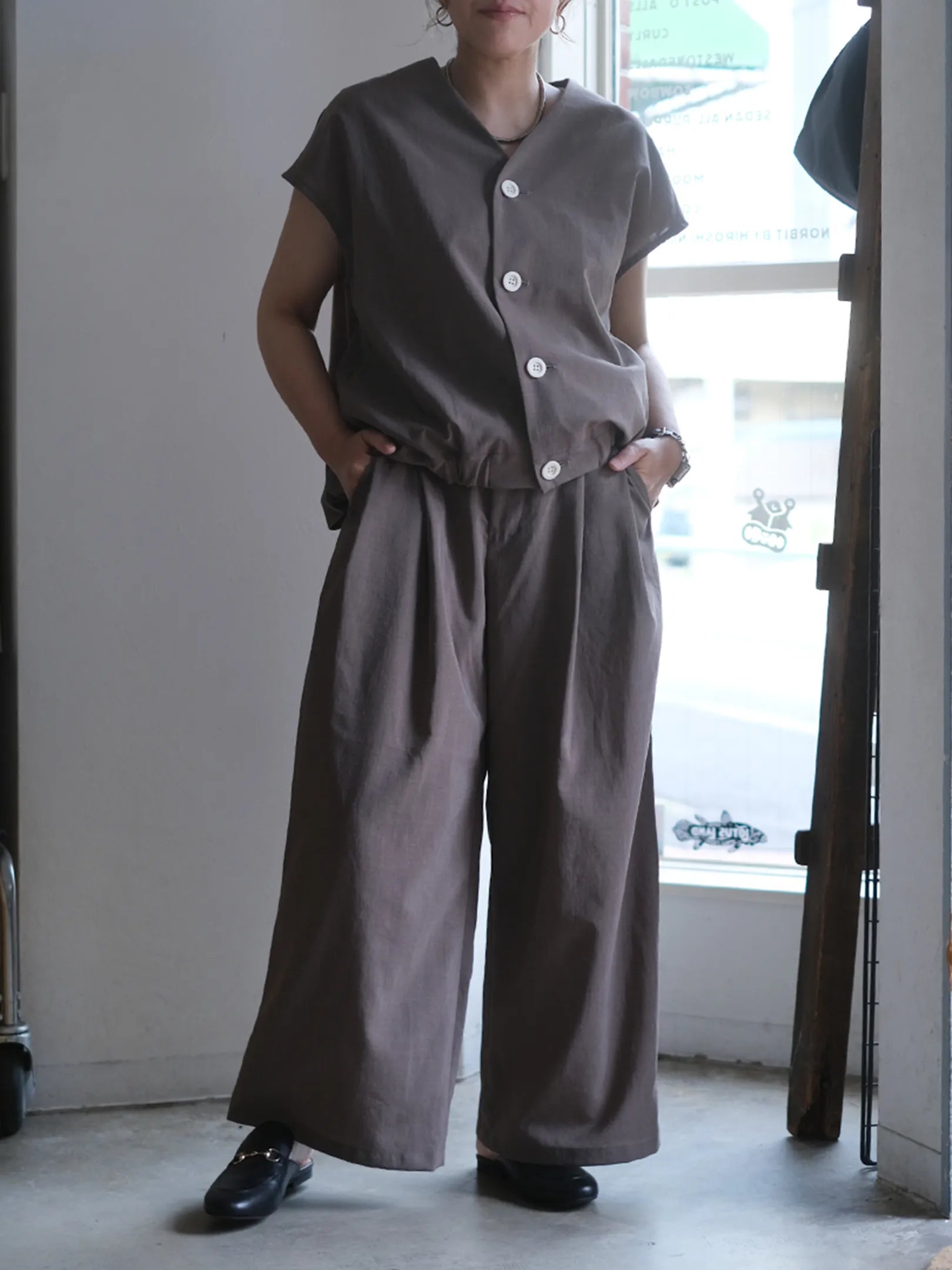 manon "TAFFETA TWO TUCK WIDE PANTS"(2colors)