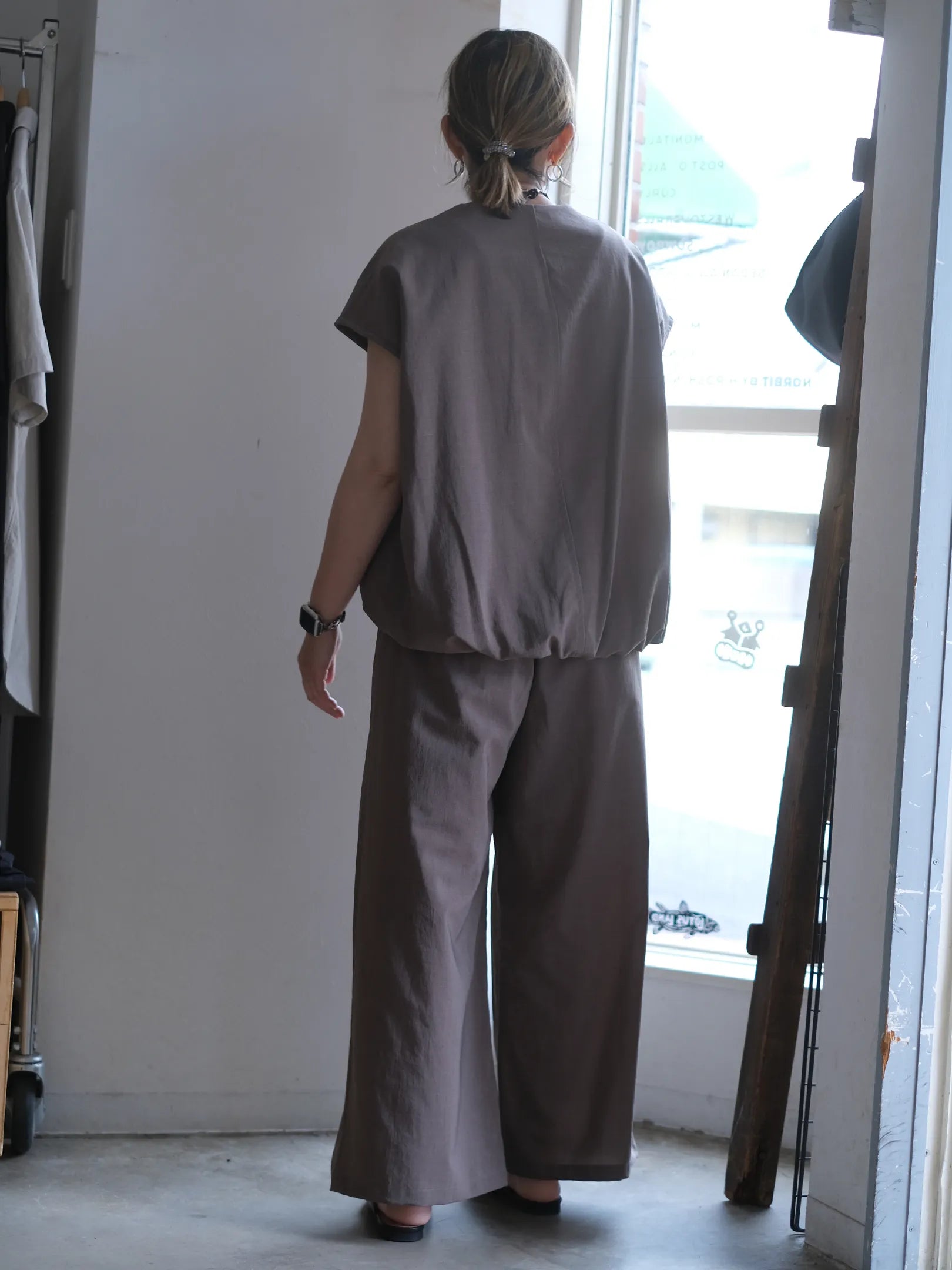 manon "TAFFETA TWO TUCK WIDE PANTS"(2colors)