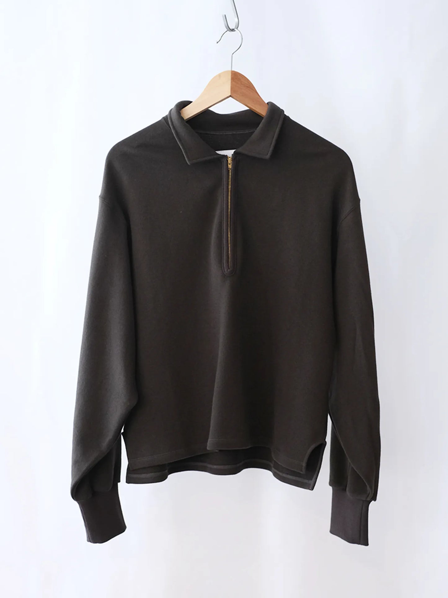 Kha:ki "HALF ZIP SWEAT SHIRTS"