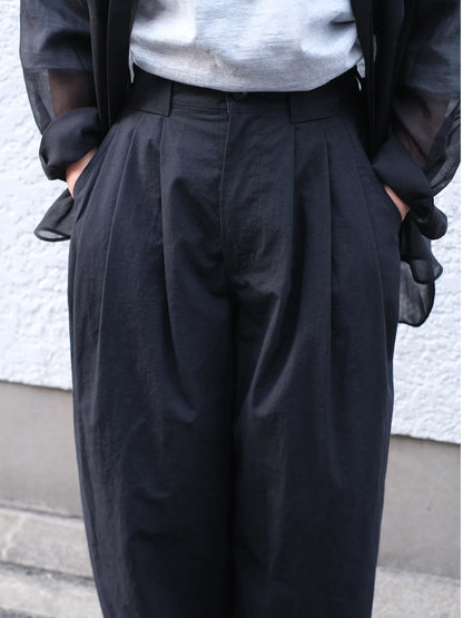 manon "LIP CLOTHTHREE TUCKWIDE PANTS(2colors)"