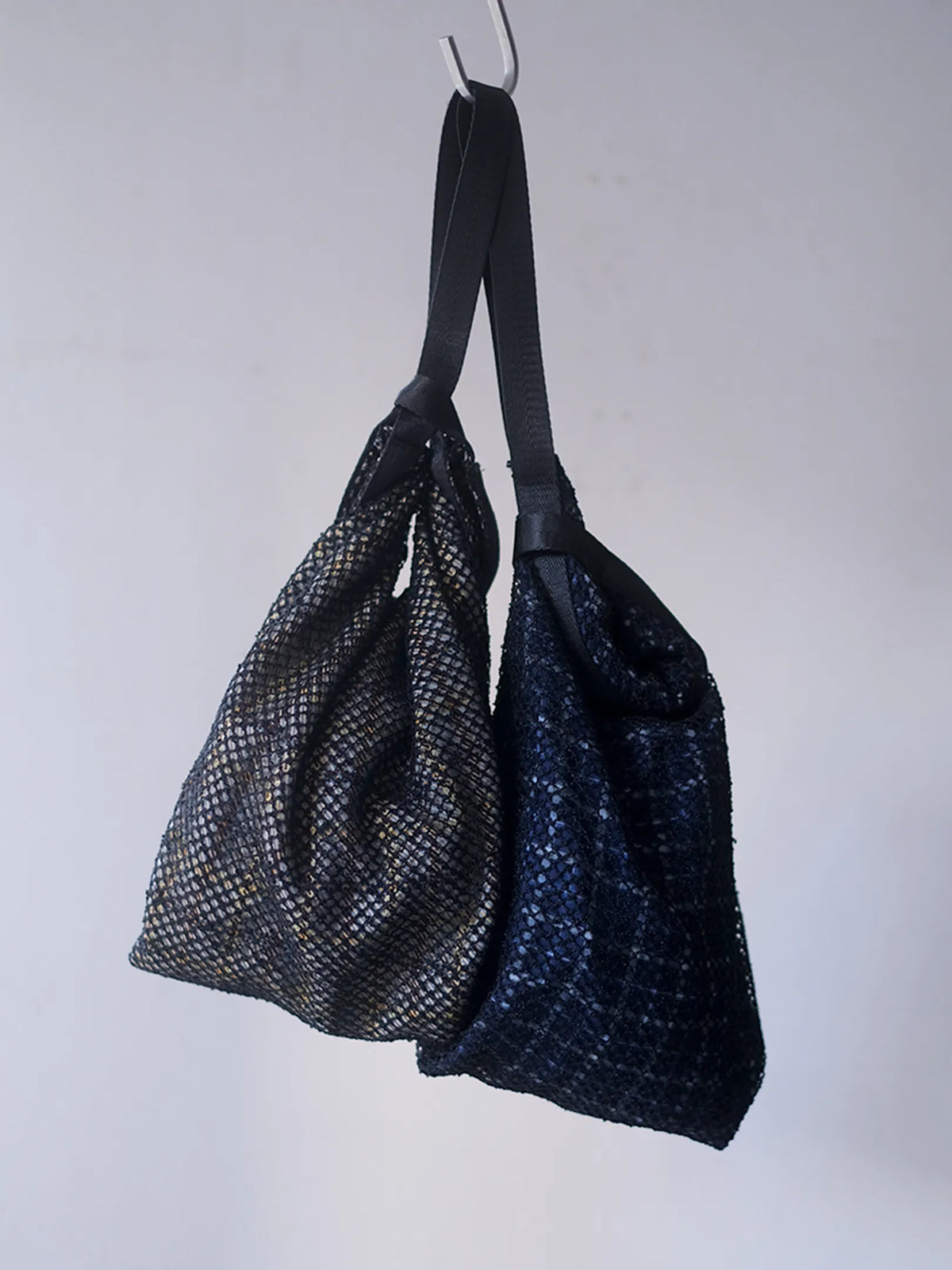 BULIDING "FRINGE BUCKETBAG (PUNCHING FAKE SUEDE:LIGHT GRAY)"