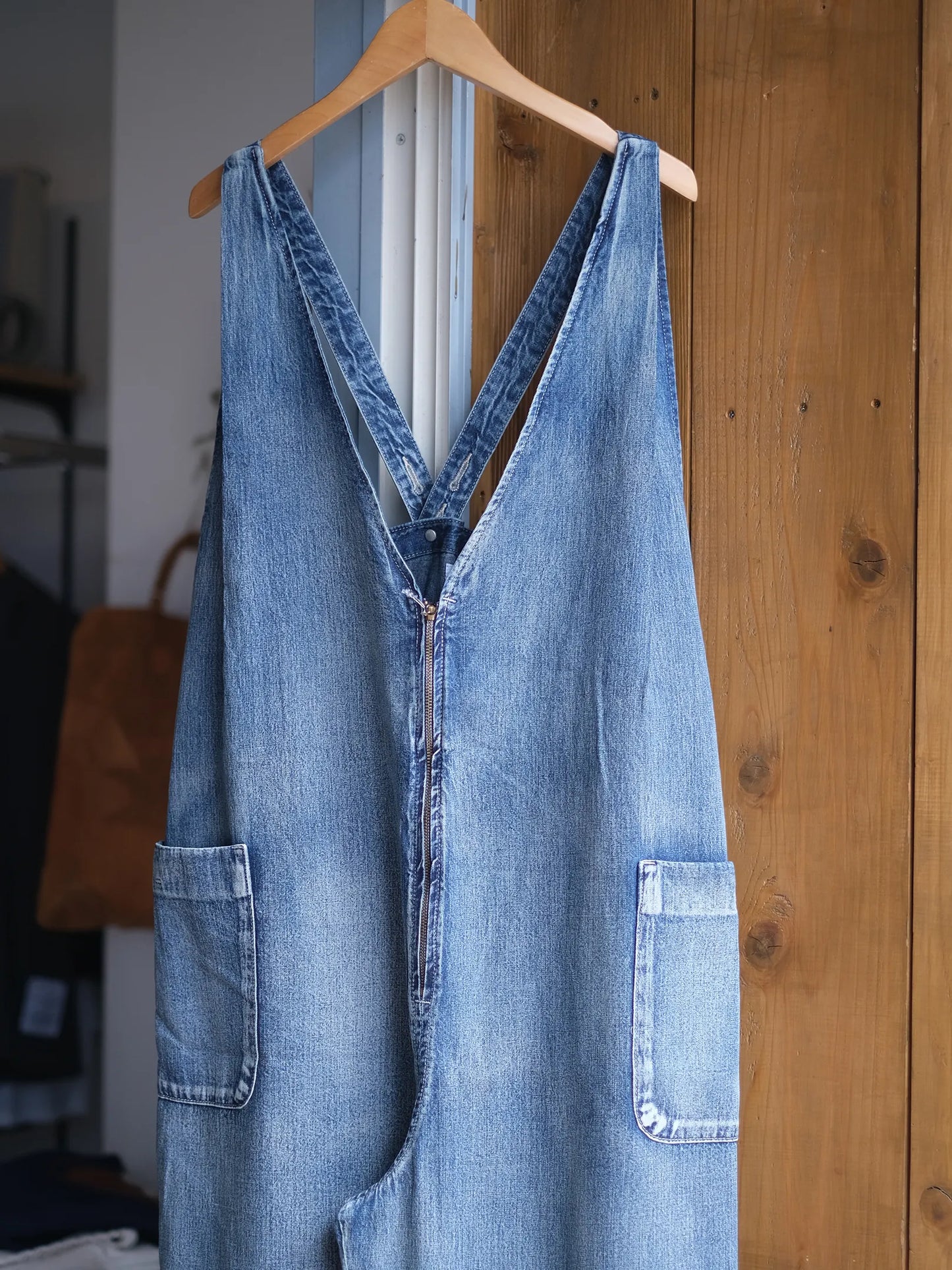 Kha:ki "V-NECK OVERALLS"