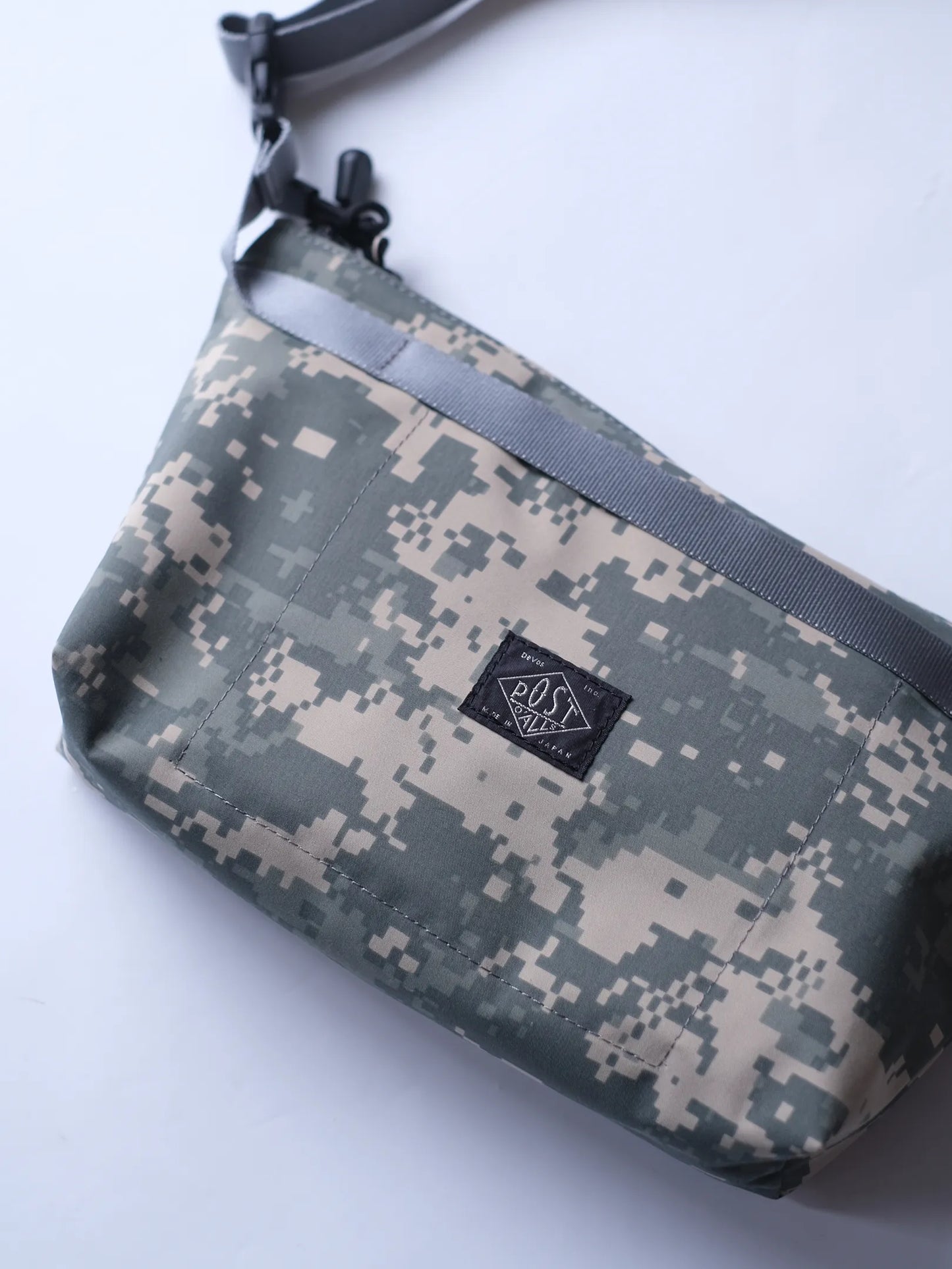 BAGSINPROGRESS x Post O'Alls "Fannypack Crossbody : GORE-TEX 3DIGITAL CAMO desert"