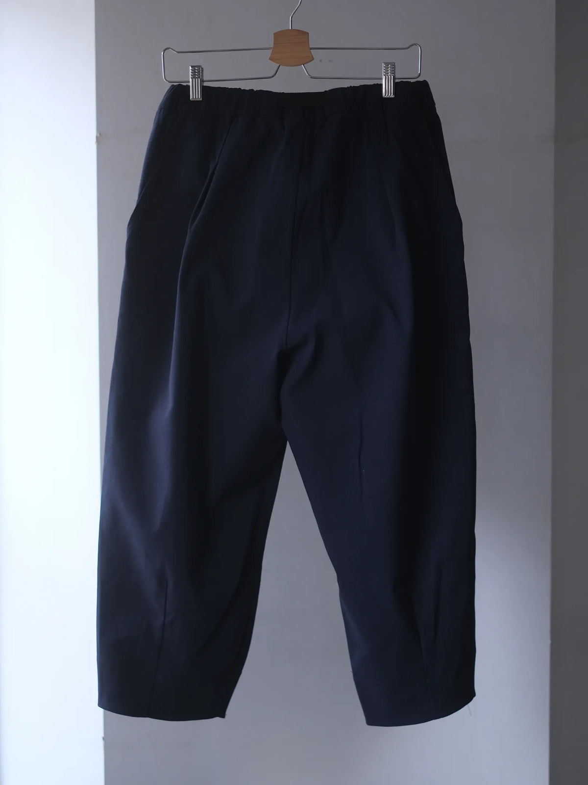 norbit by Hiroshi Nozawa "Tech Wool Cropped Easy Pants(NAVY)"