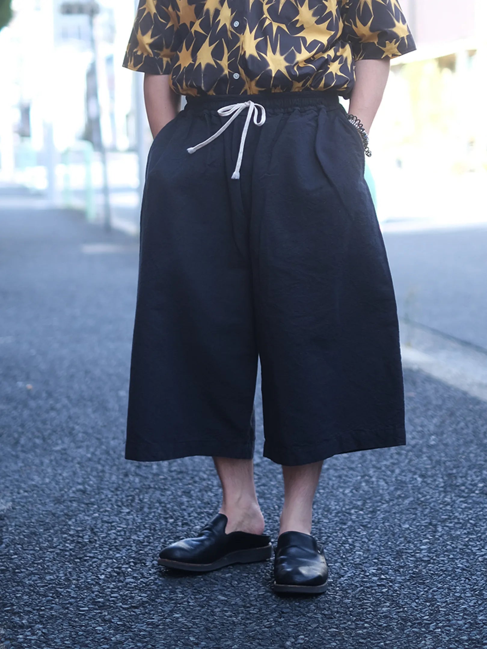 児島新鮮組  "BIG BULB SHORTS (CHARCOAL)"