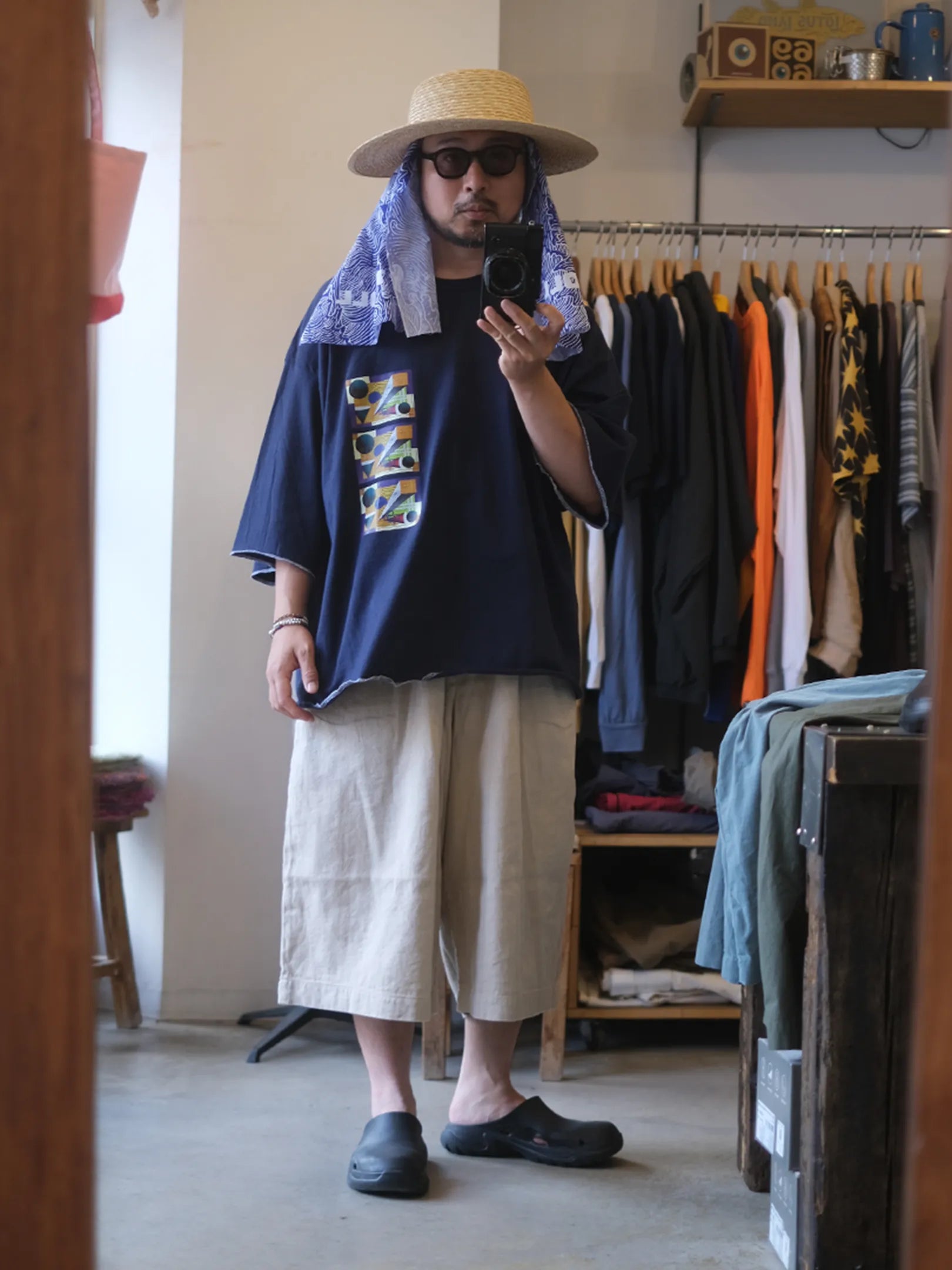 GILDAN CUSTOM DABO SLEEVE  Tee (NAVY HALF with PANIO REPUBLIC)