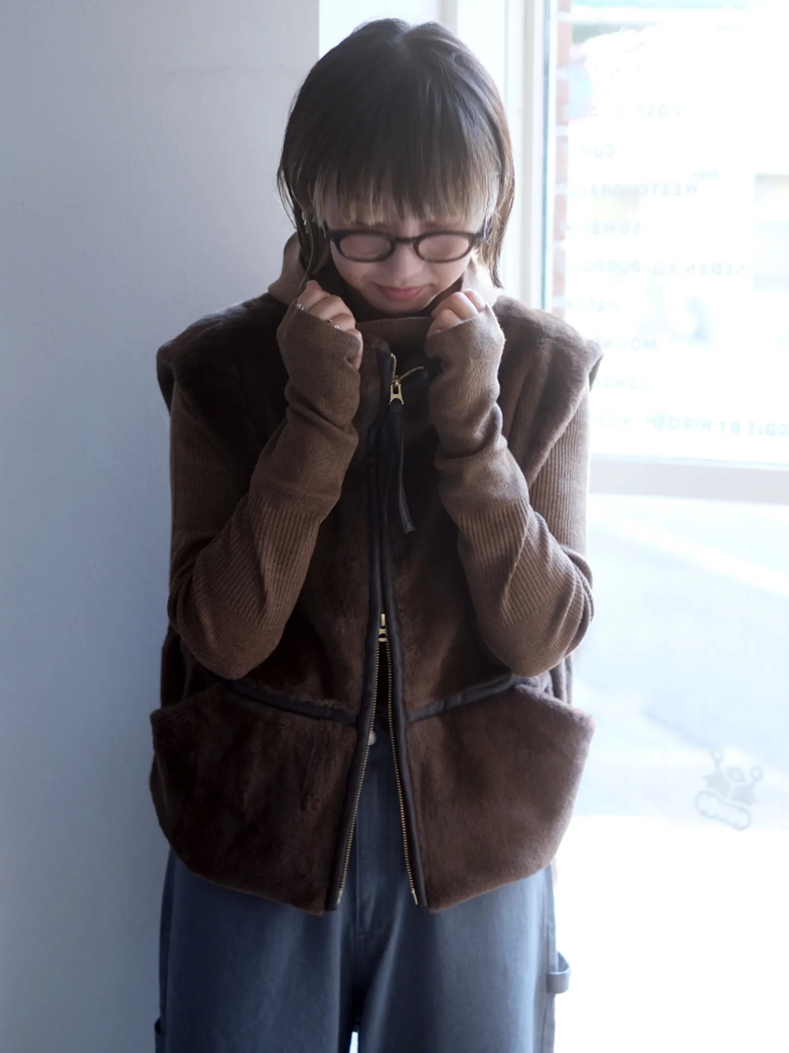 Kha:ki "STAND COLLAR FUR VEST"