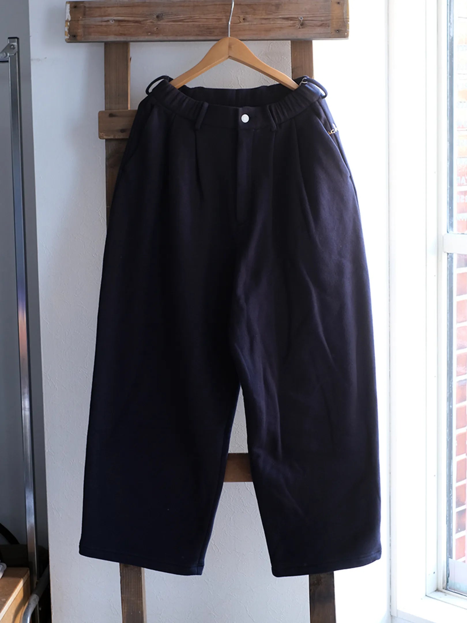 THE SUNNY "SWEAT TWO TUCK PANTS / NAVY"
