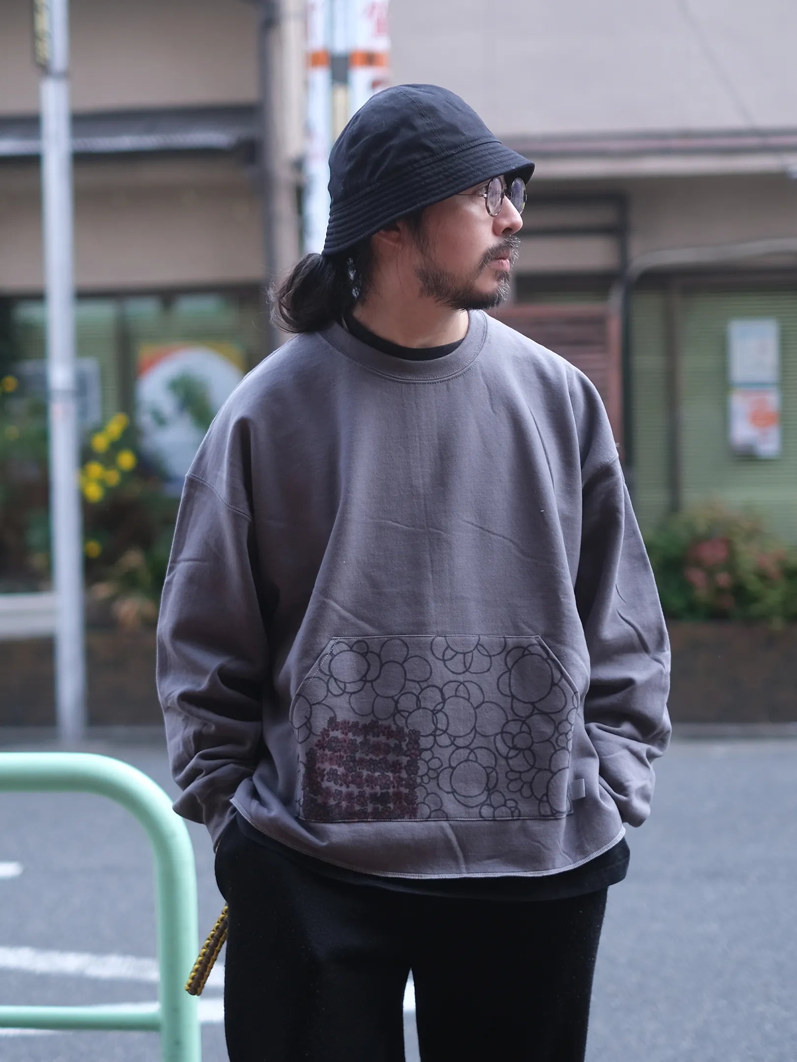 SFRN×Panio   GILDAN CUSTOM FRONT POCKET CREW SWEAT (Charcoal)