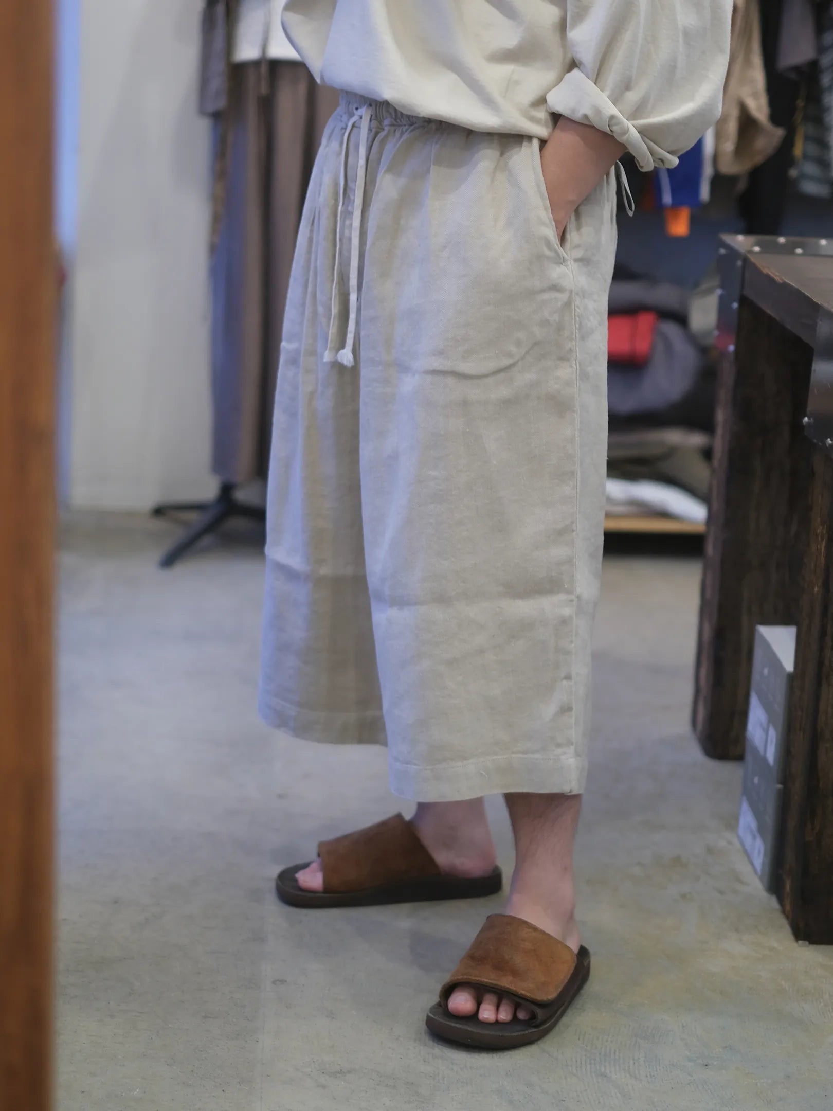 児島新鮮組  "BIG BULB SHORTS (BEIGE)"