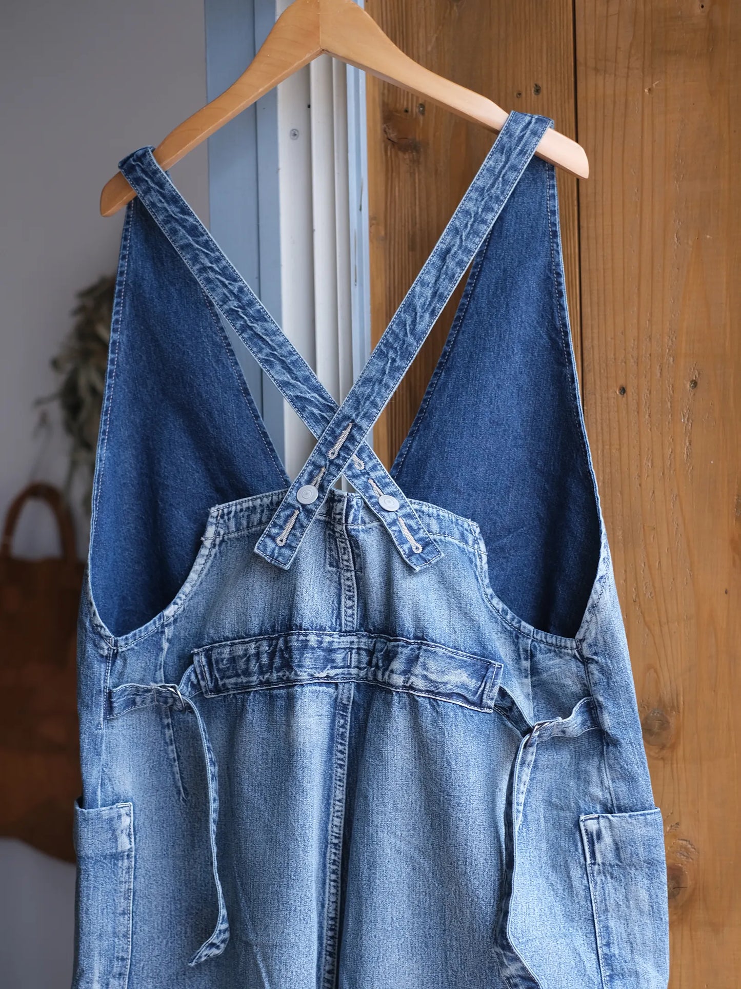 Kha:ki "V-NECK OVERALLS"