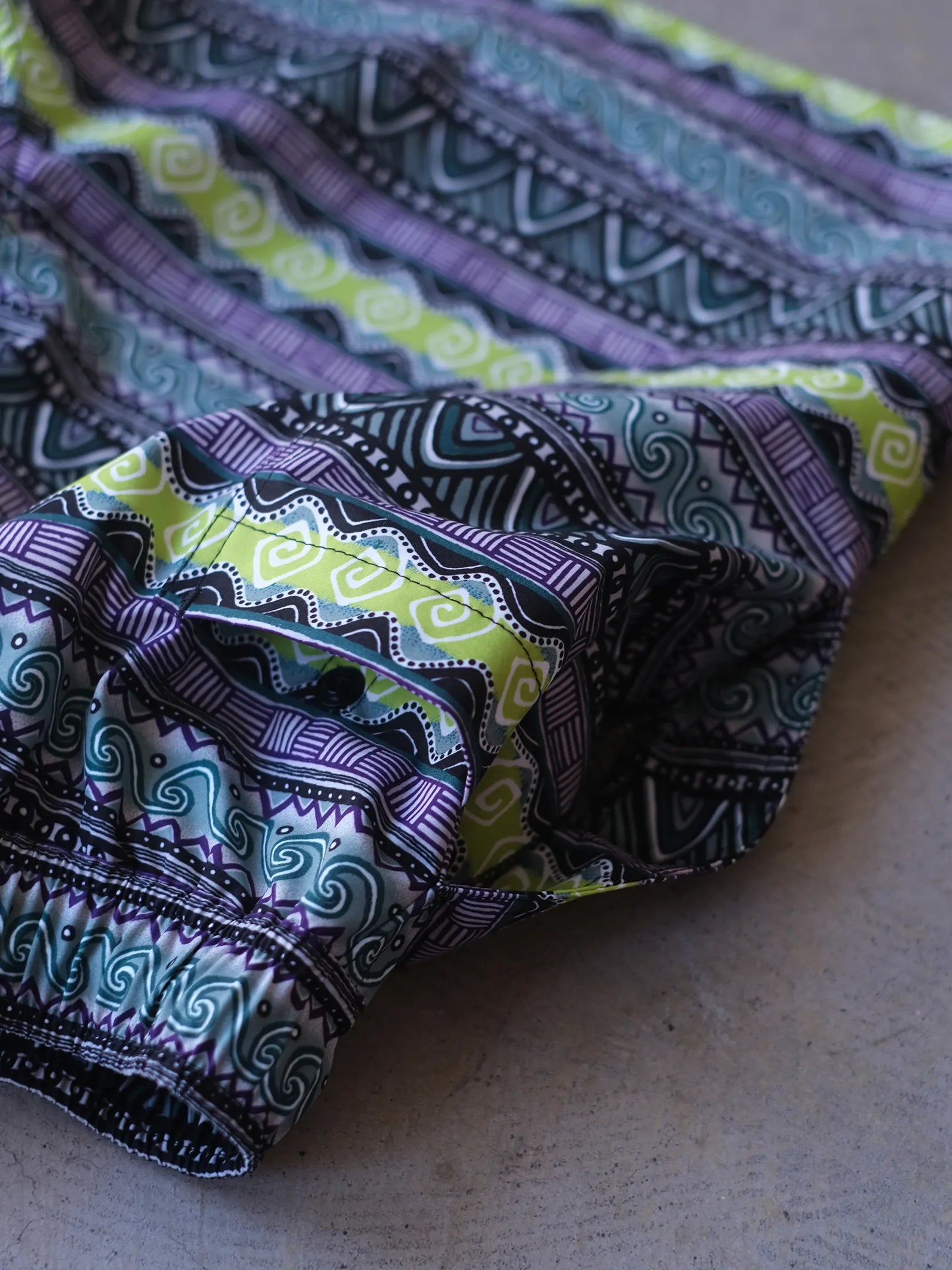 UNFRM "2WAY BAGGY SURF 80s RETRO BORDER SHORTS(GREEN MOSH)"