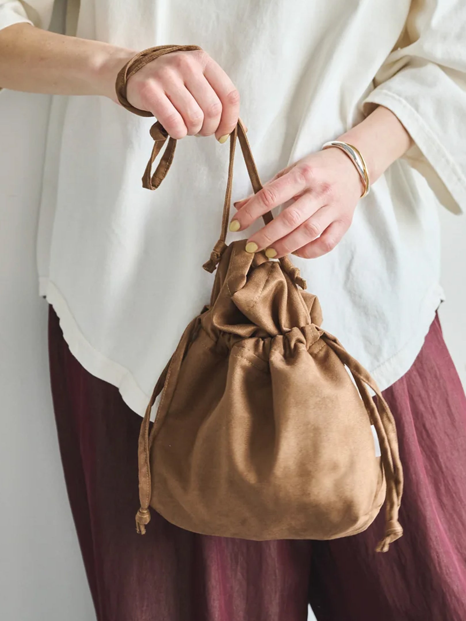 Kha:ki "SUEDE CONVERTIBLE BAG(3colors)"