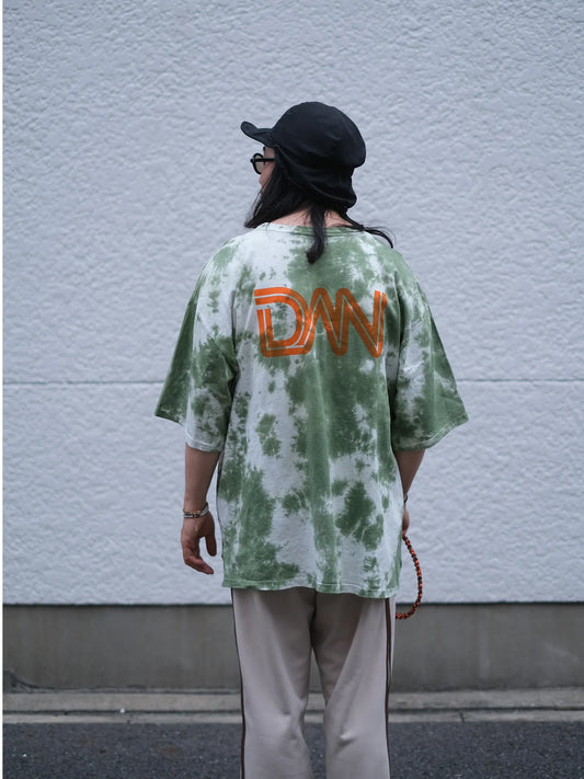 THE DEVONIAN "DVN RADIO S/STee(AMAZON TIE-DYE)"