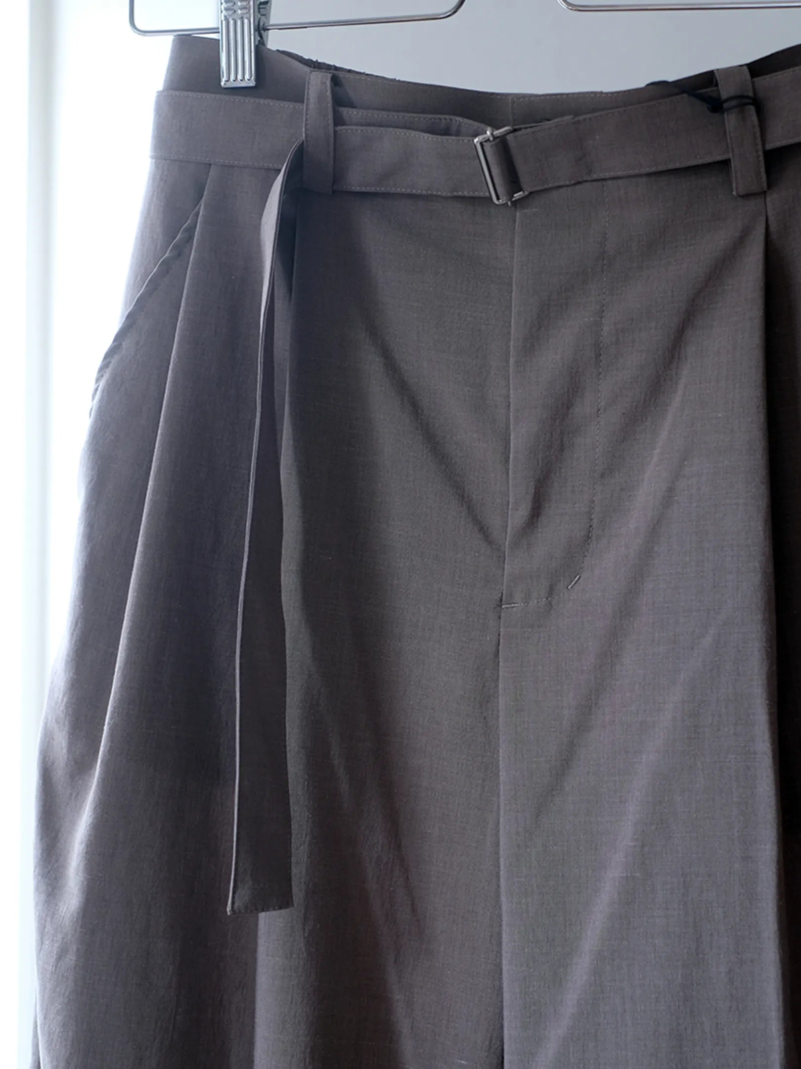 manon "TAFFETA TWO TUCK WIDE PANTS"(2colors)