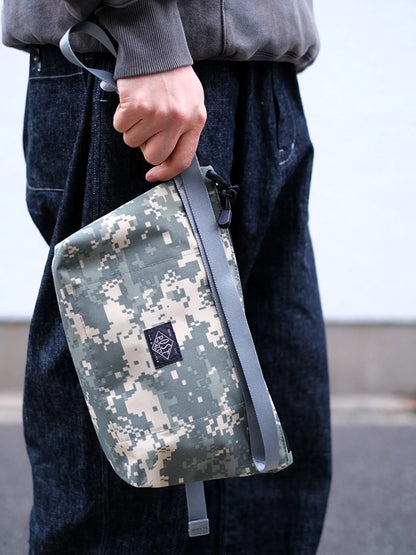 BAGSINPROGRESS x Post O'Alls "Fannypack Crossbody : GORE-TEX 3DIGITAL CAMO desert"