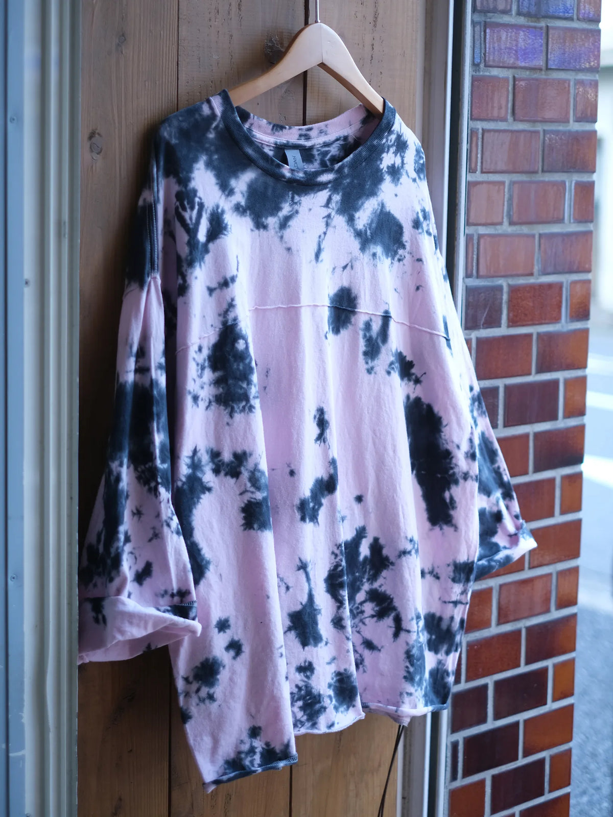GILDAN CUSTOM TIE-DYE DABO SLEEVE  Tee (LT.PINK: LONG )