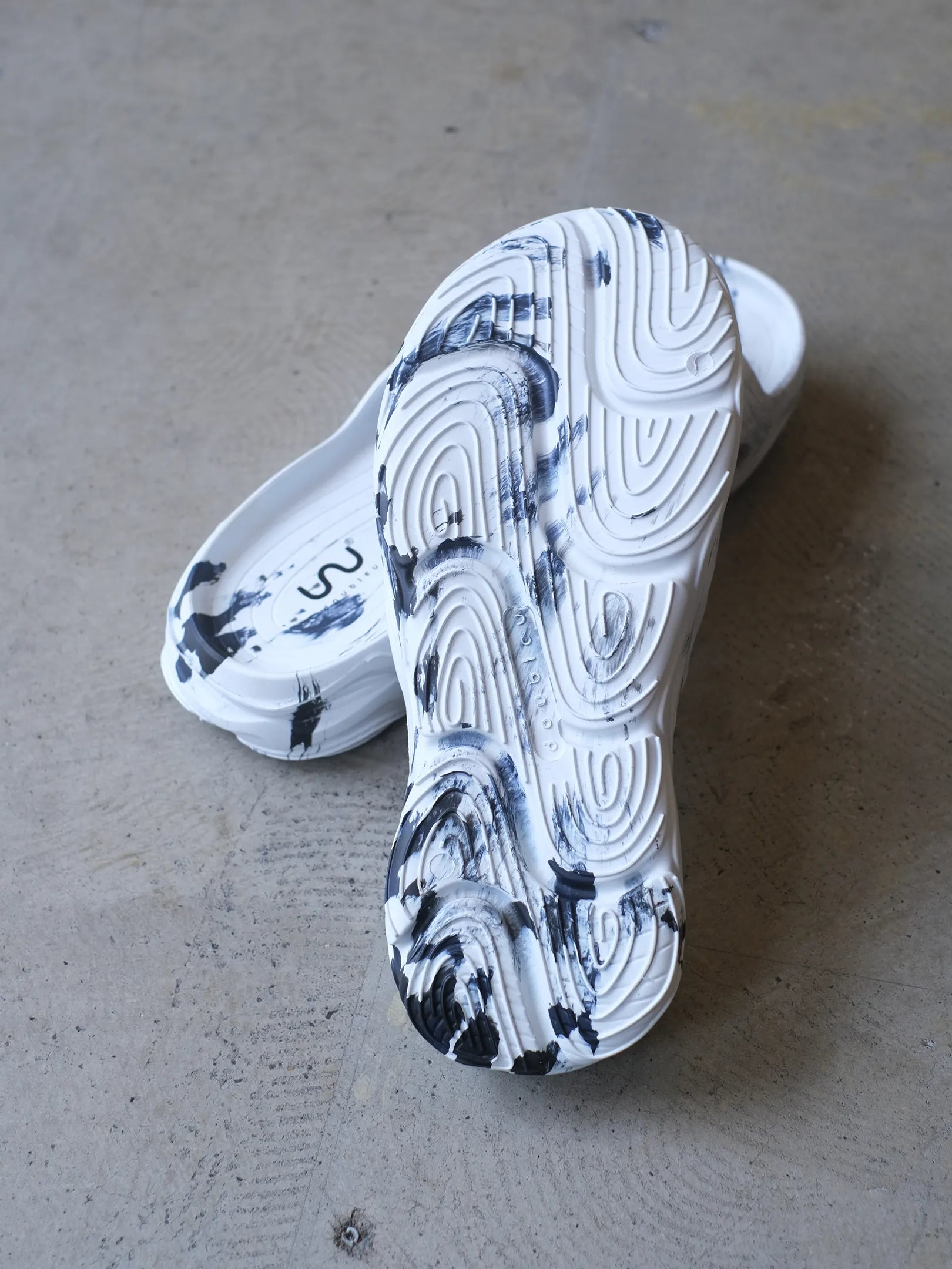 doubleu "ULTRA SPORTY SLIDE - MEN (WHITE + BLK/BLU)"