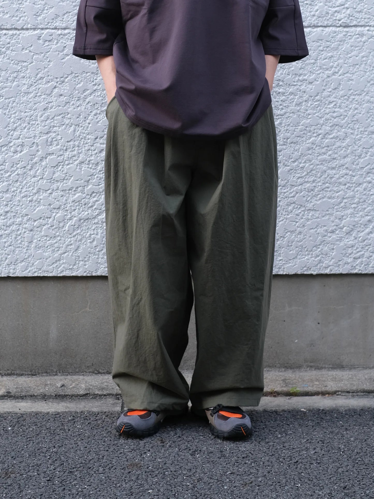 manon "LIP CLOTHTHREE TUCKWIDE PANTS(2colors)"