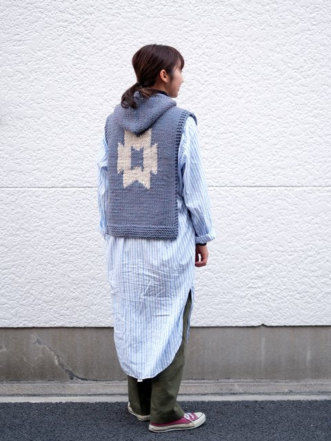 DECHO "HAND KNIT HOOD VEST"