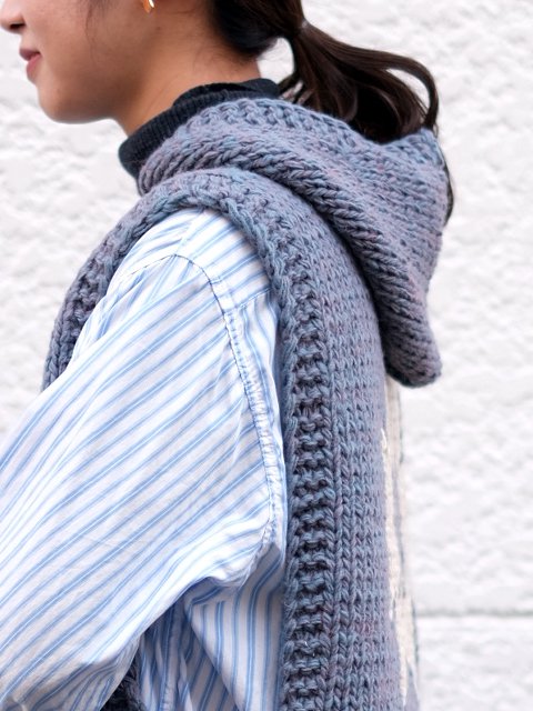 DECHO "HAND KNIT HOOD VEST"