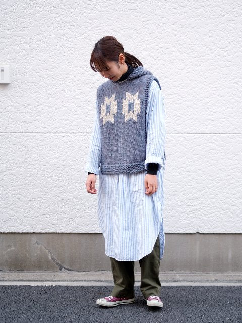 DECHO "HAND KNIT HOOD VEST"